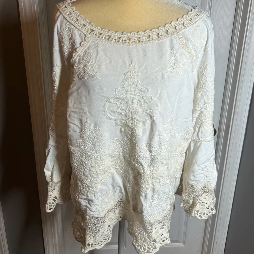 Democracy Women’s Size L Ivory Beige Embroidered Lace Bell Sleeve Tunic